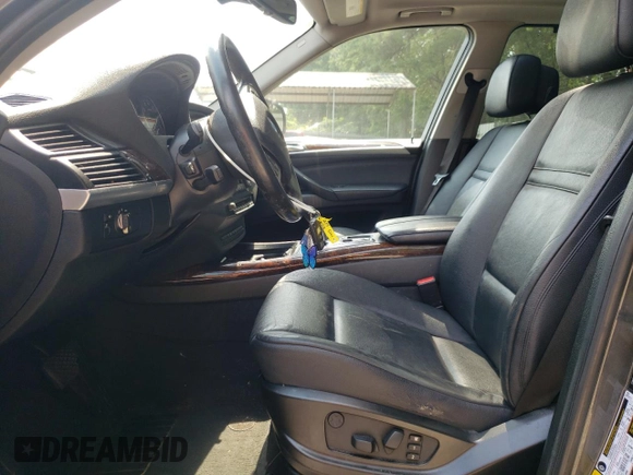 2012 BMW X5 35i z VIN 5UXZV4C55CL753810, wystawiony jako Copart lot #62405565 z przebiegiem 178 504 mil mil oraz Szkoda całkowita • Salvage title. Historia ofert i sprzedaży dostępna na DreamBid. Obrazek 7.