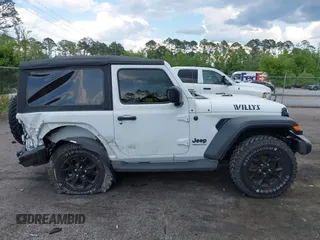 2022 Jeep Wrangler Sport S z VIN 1C4GJXAN9NW124190, wystawiony jako IAAI lot #42027247 z przebiegiem 8 376 mil mil oraz . Historia ofert i sprzedaży dostępna na DreamBid. Obrazek 13.