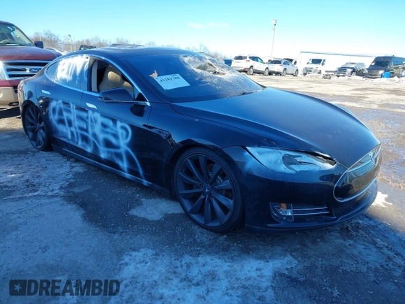 2013 Tesla Model S with VIN 5YJSA1CNODFP07903, listed as a IAAI auction lot 41281788 with Not Provided miles. Bid and sale history available at carsss.com. Image 1.