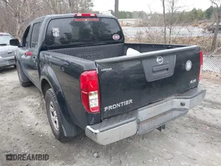 2015 Nissan Frontier SV with VIN 1N6AD0EV1FN766745, listed as a IAAI auction lot 41553521 with 107,919 mi miles. Bid and sale history available at carsss.com. Image 3.