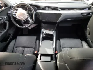 2024 Audi Q8 e-tron Prestige z VIN WA16ABGE0RB004226, wystawiony jako Copart lot #75537064 z przebiegiem 19 556 mil mil oraz Szkoda całkowita • Salvage title. Historia ofert i sprzedaży dostępna na DreamBid. Obrazek 8.