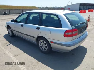 2000 Volvo V40 z VIN YV1VW2551YF537693, wystawiony jako IAAI lot #42148590 z przebiegiem 162 726 mil mil oraz . Historia ofert i sprzedaży dostępna na DreamBid. Obrazek 3.