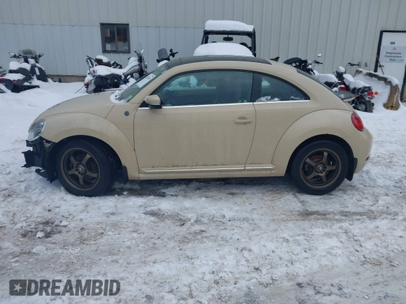 2019 Volkswagen Beetle S с VIN 3VWFD7AT1KM703684, выставлен на аукционе IAAI как лот 41571691 с пробегом 111 180 миль миль и . История ставок и продаж доступна на DreamBid. Изображение 15.