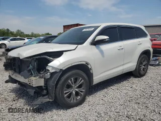 2018 Toyota Highlander LE z VIN 5TDZARFH0JS034640, wystawiony jako Copart lot #53574585 z przebiegiem 112 123 mil mil oraz Szkoda całkowita • Salvage title. Historia ofert i sprzedaży dostępna na DreamBid. Obrazek 1.