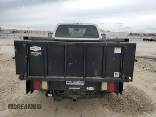 2015 Ford F-250 XL z VIN 1FTBF2A69FEA10723, wystawiony jako Copart lot #51295155 z przebiegiem 195 833 mil mil oraz Szkoda całkowita • Salvage title. Historia ofert i sprzedaży dostępna na DreamBid. Obrazek 6.