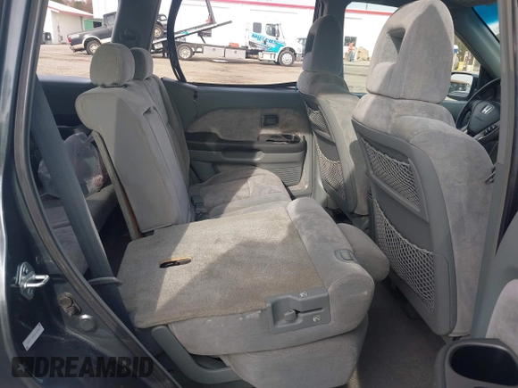 2004 Honda Pilot EX with VIN 2HKYF184X4H590442, listed as a IAAI auction lot 40968680 with 224,892 mi miles. Bid and sale history available at carsss.com. Image 8.