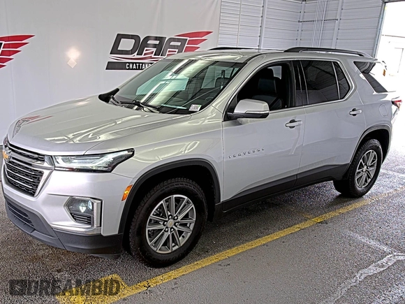 2022 Chevrolet Traverse LT z VIN 1GNERHKW3NJ142590, wystawiony jako IAAI lot #42325353 z przebiegiem 90 703 mil mil oraz . Historia ofert i sprzedaży dostępna na DreamBid. Obrazek 1.
