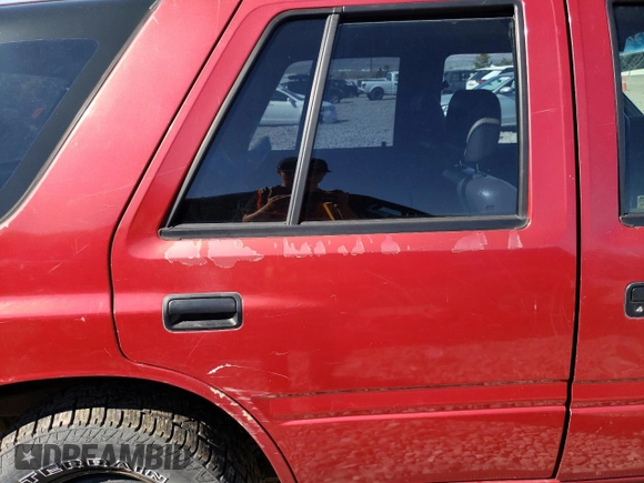 1997 Isuzu Rodeo z VIN 4S2CM58V0V4337626, wystawiony jako Copart lot #55491015 z przebiegiem 163 499 mil mil oraz Tytuł czysty. Historia ofert i sprzedaży dostępna na DreamBid. Obrazek 11.