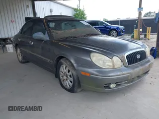 2004 Hyundai Sonata GLS with VIN KMHWF35H64A957365, listed as a IAAI auction lot 42150369 with 247,348 mi miles. Bid and sale history available at carsss.com. Image 1.