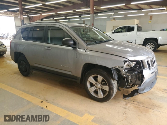 2016 Jeep Compass Sport z VIN 1C4NJCBA9GD810594, wystawiony jako Copart lot #56961885 z przebiegiem 151 386 mil mil oraz Szkoda całkowita • Salvage title. Historia ofert i sprzedaży dostępna na DreamBid. Obrazek 4.