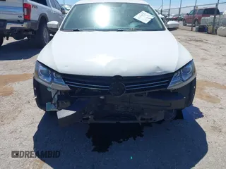 2013 Volkswagen Jetta SE z VIN 3VWDX7AJ4DM424276, wystawiony jako IAAI lot #41878223 z przebiegiem 152 789 mil mil oraz . Historia ofert i sprzedaży dostępna na DreamBid. Obrazek 6.