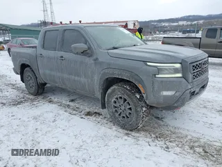 2023 Nissan Frontier SV z VIN 1N6ED1EK3PN629272, wystawiony jako IAAI lot #41630453 z przebiegiem 27 882 mil mil oraz . Historia ofert i sprzedaży dostępna na DreamBid. Obrazek 1.