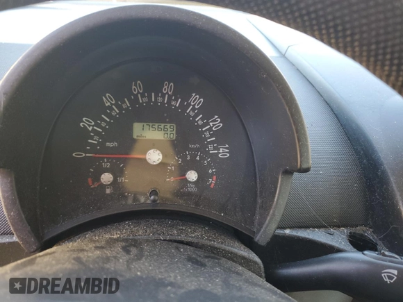 2000 Volkswagen Beetle GLS с VIN 3VWCC21C3YM460784, выставлен на аукционе Copart как лот 50001525 с пробегом 175 669 миль миль и Списание • Salvage title. История ставок и продаж доступна на DreamBid. Изображение 9.