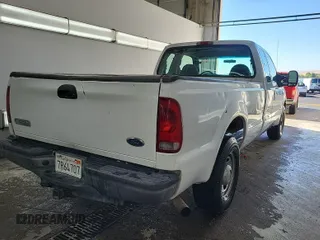 2005 Ford F-250 XL z VIN 1FTSX20545EB22186, wystawiony jako IAAI lot #42501146 z przebiegiem 157 916 mil mil oraz . Historia ofert i sprzedaży dostępna na DreamBid. Obrazek 23.