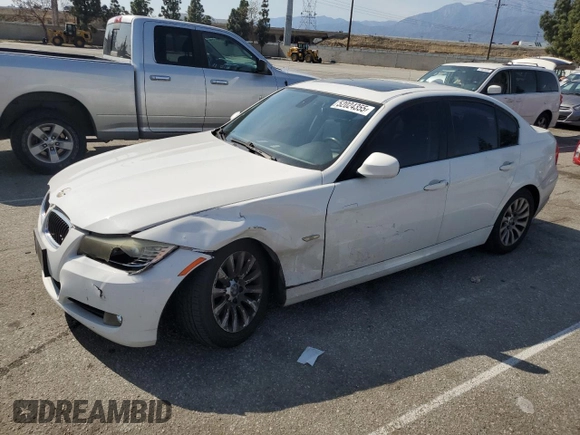 2009 BMW 3 Series 328i z VIN WBAPH57559NL79032, wystawiony jako Copart lot #52024355 z przebiegiem 115 036 mil mil oraz Szkoda całkowita • Salvage title. Historia ofert i sprzedaży dostępna na DreamBid. Obrazek 1.