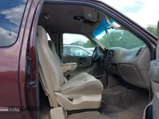 2000 Ford F-150 z VIN 1FTPX17LXYNA52377, wystawiony jako IAAI lot #42265332 z przebiegiem 220 971 mil mil oraz . Historia ofert i sprzedaży dostępna na DreamBid. Obrazek 5.
