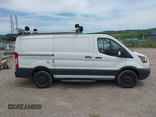2019 Ford Transit z VIN 1FTYR1YG3KKB67475, wystawiony jako IAAI lot #42293822 z przebiegiem 125 529 mil mil oraz . Historia ofert i sprzedaży dostępna na DreamBid. Obrazek 12.