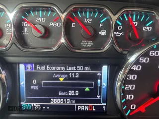 2017 Chevrolet Silverado 3500HD High Country z VIN 1GC4K1EY9HF160774, wystawiony jako Copart lot #58665585 z przebiegiem 388 613 mil mil oraz Tytuł czysty. Historia ofert i sprzedaży dostępna na DreamBid. Obrazek 8.