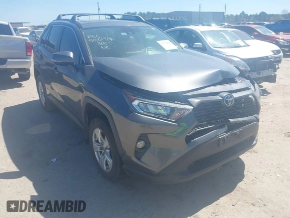 2021 Toyota RAV4 XLE with VIN 2T3W1RFV8MC118377, listed as a IAAI auction lot 41776108 with 80,217 mi miles. Bid and sale history available at carsss.com. Image 1.