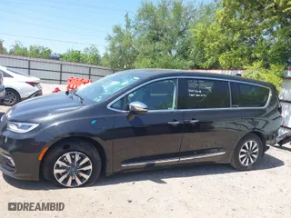 2023 Chrysler Pacifica Hybrid Limited with VIN 2C4RC1S73PR588684, listed as a IAAI auction lot 42009317 with 45,372 mi miles. Bid and sale history available at carsss.com. Image 15.