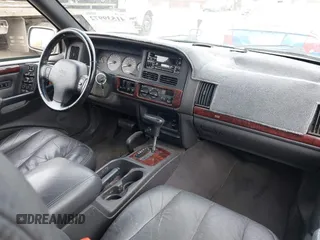 1998 Jeep Grand Cherokee Limited with VIN 1J4GZ88Z6WC307986, listed as a IAAI auction lot 41539972 with 150,652 mi miles. Bid and sale history available at carsss.com. Image 5.
