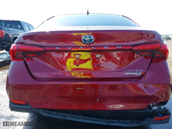 2019 Toyota Avalon Hybrid Limited with VIN 4T1B21FB8KU010221, listed as a IAAI auction lot 41470592 with 100,869 mi miles. Bid and sale history available at carsss.com. Image 6.