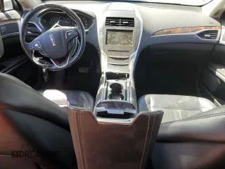 2013 Lincoln MKZ z VIN 3LN6L2J9XDR817262, wystawiony jako Copart lot #56455825 z przebiegiem 173 367 mil mil oraz Tytuł czysty. Historia ofert i sprzedaży dostępna na DreamBid. Obrazek 8.