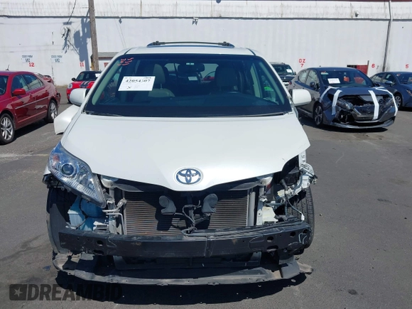 2017 Toyota Sienna XLE z VIN 5TDDZ3DC5HS162857, wystawiony jako IAAI lot #42054307 z przebiegiem 85 451 mil mil oraz . Historia ofert i sprzedaży dostępna na DreamBid. Obrazek 13.