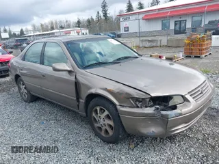 1999 Toyota Camry LE z VIN JT2BF28K7X0196627, wystawiony jako IAAI lot #41871250 z przebiegiem 168 404 mil mil oraz . Historia ofert i sprzedaży dostępna na DreamBid. Obrazek 1.