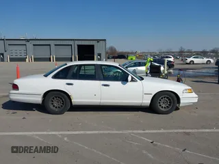1995 Ford Crown Victoria LX с VIN 2FALP74W3SX123480, выставлен на аукционе IAAI как лот 41737431 с пробегом Не указан миль и . История ставок и продаж доступна на DreamBid. Изображение 13.