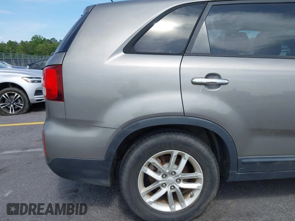 2014 Kia Sorento LX with VIN 5XYKT3A60EG486699, listed as a IAAI auction lot 42143270 with 127,190 mi miles and . Bid and sale history available at DreamBid. Image 6.