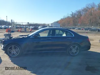 2019 Mercedes-Benz E-Class E 300 with VIN WDDZF4KB8KA592634, listed as a IAAI auction lot 41817498 with 103,676 mi miles. Bid and sale history available at carsss.com. Image 14.