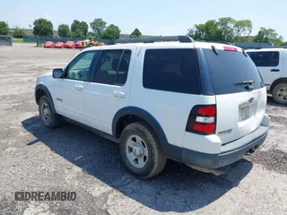 2007 Ford Explorer XLT z VIN 1FMEU63E57UA47477, wystawiony jako IAAI lot #42646649 z przebiegiem 33 296 mil mil oraz . Historia ofert i sprzedaży dostępna na DreamBid. Obrazek 3.