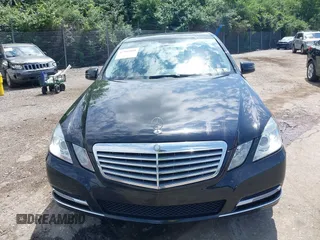 2012 Mercedes-Benz E 350 Luxury z VIN WDDHF8JB5CA629709, wystawiony jako IAAI lot #42502808 z przebiegiem 109 527 mil mil oraz . Historia ofert i sprzedaży dostępna na DreamBid. Obrazek 13.