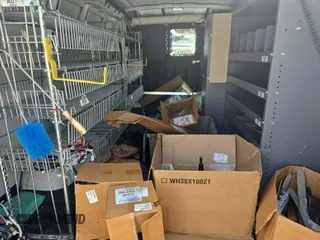2014 Chevrolet Express Cargo z VIN 1GCSGAFXXE1162573, wystawiony jako IAAI lot #42547277 z przebiegiem 230 224 mil mil oraz . Historia ofert i sprzedaży dostępna na DreamBid. Obrazek 19.