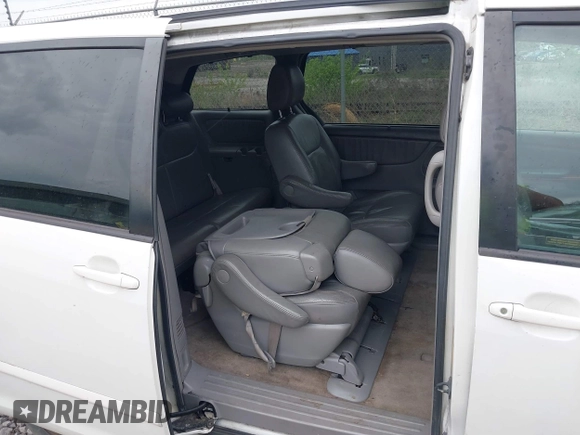 2009 Toyota Sienna XLE with VIN 5TDZK22C39S269799, listed as a IAAI auction lot 42092532 with 339,646 mi miles. Bid and sale history available at carsss.com. Image 8.