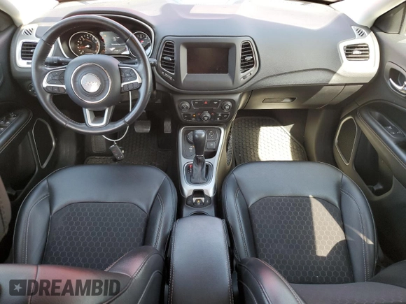 2020 Jeep Compass Latitude z VIN 3C4NJDBB0LT117108, wystawiony jako Copart lot #61243675 z przebiegiem 27 466 mil mil oraz Szkoda całkowita • Salvage title. Historia ofert i sprzedaży dostępna na DreamBid. Obrazek 8.