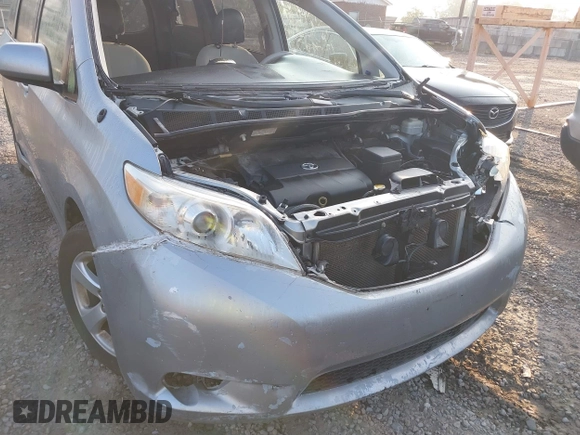 2014 Toyota Sienna LE AAS z VIN 5TDKK3DC8ES433739, wystawiony jako IAAI lot #42680907 z przebiegiem 188 589 mil mil oraz . Historia ofert i sprzedaży dostępna na DreamBid. Obrazek 6.