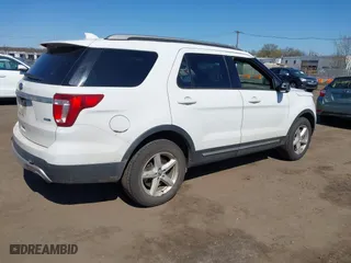 2017 Ford Explorer XLT with VIN 1FM5K8DH3HGA53417, listed as a IAAI auction lot 41997019 with 155,139 mi miles. Bid and sale history available at carsss.com. Image 4.