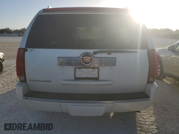 2007 Cadillac Escalade z VIN 1GYFK63887R159583, wystawiony jako Copart lot #77258794 z przebiegiem Nie podano mil oraz Nie do naprawy. Historia ofert i sprzedaży dostępna na DreamBid. Obrazek 6.