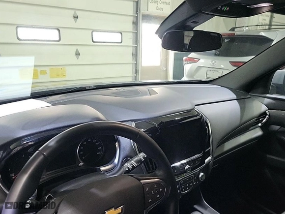 2023 Chevrolet Traverse LT Cloth with VIN 1GNEVGKW6PJ293979, listed as a IAAI auction lot 42088272 with 33,203 mi miles. Bid and sale history available at carsss.com. Image 1.