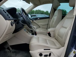 2011 Volkswagen Tiguan SEL z VIN WVGBV7AX2BW534482, wystawiony jako Copart lot #61097265 z przebiegiem 186 282 mil mil oraz Czysty tytuł • Clean title. Historia ofert i sprzedaży dostępna na DreamBid. Obrazek 7.