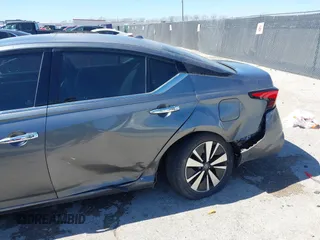 2019 Nissan Altima SL with VIN 1N4BL4EV6KC136118, listed as a IAAI auction lot 41837901 with 101,168 mi miles and . Bid and sale history available at DreamBid. Image 6.