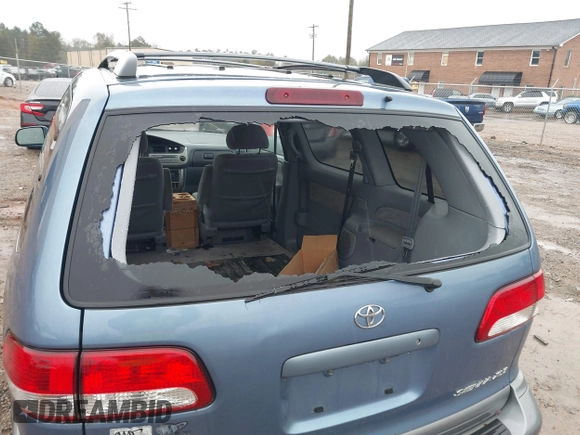 2001 Toyota Sienna LE with VIN 4T3ZF13C21U339020, listed as a IAAI auction lot 40836689 with 157,677 mi miles. Bid and sale history available at carsss.com. Image 6.