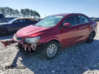 2018 Chevrolet Sonic LT z VIN 1G1JD5SH7J4125203, wystawiony jako Copart lot #48224585 z przebiegiem 104 421 mil mil oraz Szkoda całkowita • Salvage title. Historia ofert i sprzedaży dostępna na DreamBid. Obrazek 1.