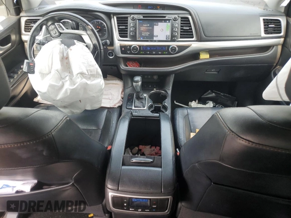 2017 Toyota Highlander XLE z VIN 5TDJZRFH2HS462953, wystawiony jako Copart lot #56287145 z przebiegiem 123 184 mil mil oraz Szkoda całkowita • Salvage title. Historia ofert i sprzedaży dostępna na DreamBid. Obrazek 8.