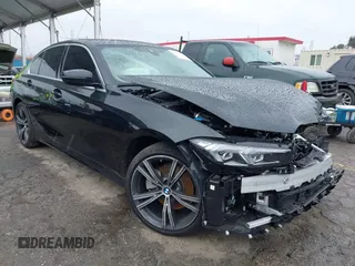 2024 BMW 3 Series 330i z VIN 3MW69FF03R8E82893, wystawiony jako IAAI lot #41805452 z przebiegiem 6 790 mil mil oraz . Historia ofert i sprzedaży dostępna na DreamBid. Obrazek 1.