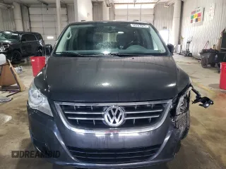 2011 Volkswagen Routan SE with VIN 2V4RW3DG2BR738704, listed as a Copart auction lot 58767625 with 116,886 mi miles and Salvage title. Bid and sale history available at DreamBid. Image 5.