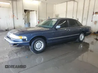 1997 Ford Crown Victoria LX z VIN 2FALP74W2VX109574, wystawiony jako Copart lot #56222925 z przebiegiem 175 901 mil mil oraz Szkoda całkowita • Salvage title. Historia ofert i sprzedaży dostępna na DreamBid. Obrazek 1.