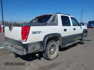 2003 Chevrolet Avalanche with VIN 3GNEK13TX3G263258, listed as a IAAI auction lot 41861349 with 200,892 mi miles. Bid and sale history available at carsss.com. Image 4.